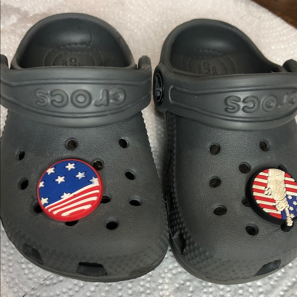 CROCS Kids' Black Slippers with Patriotic Charms